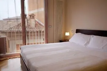 Exclusive La Reunion 라벤나